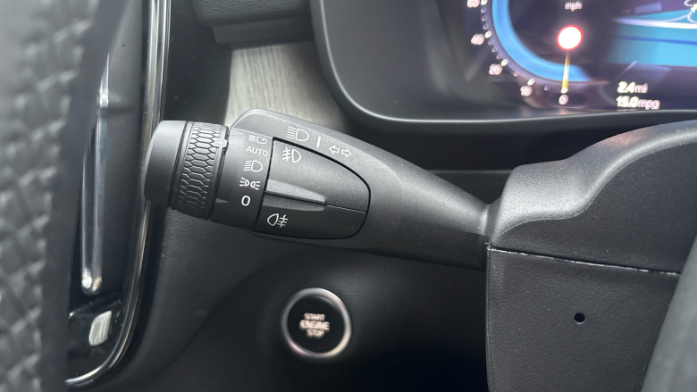 Volvo XC40 2.0 B4P Ultra Dark 5dr Auto Petrol Estate